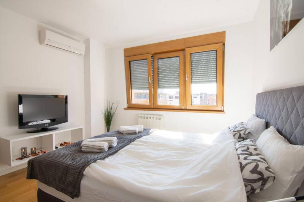 A Blok New Modern - Free Garage Parking, Comfortable, Quiet With A Park View Белград Екстер'єр фото